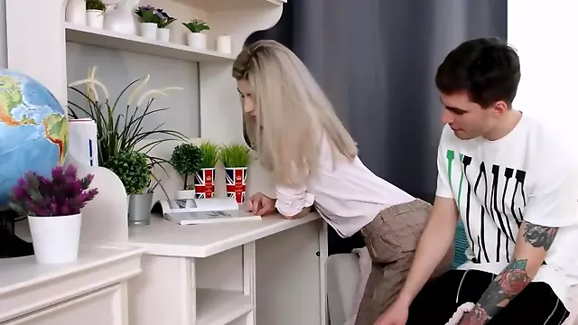 Boyfriend distract blonde gal from studying and fucks her well