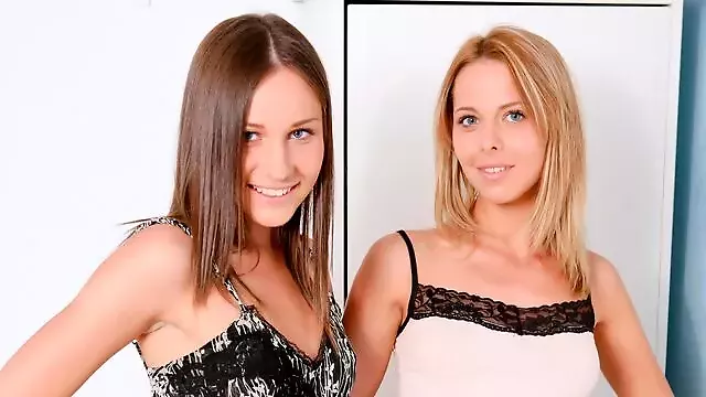 Babe Sa Mladima, Međusobna Masturbacija, Mlade Lesbian Anal, Pusu Licking, Jebanje Picke Koja Nema Noge