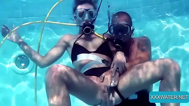 Minnie Manga and Eduard fucking hardcore underwater