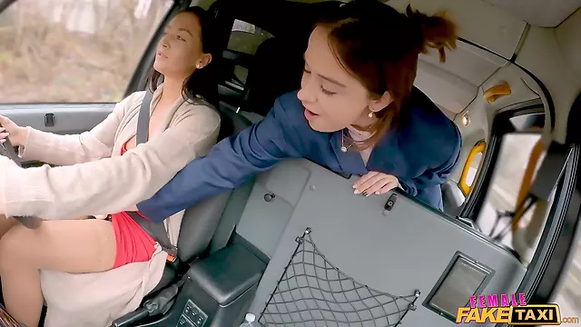 Minni Joy and Zuzu Sweet fucking passionately in the car