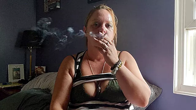 Smoking hot MILF enjoys her final mind-blowing orgasm with a massive vibrator!