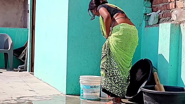 Indian bhabhi in Tamil sex adventure - SFW 18yo shower tease in Desi village