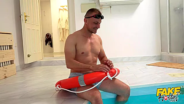 Amateur Hart, Tätowierte Amateure, Schwimmbad Anal, Großer Schwanz Hart, Dicke Titten Und Möse Lecken