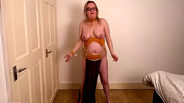 Princess Leia In Naughty Slave Girl Dancing Striptease