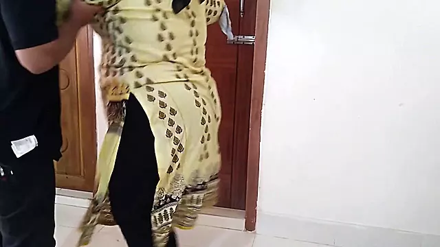 Ayesha Bhabhi gets a heated surprise from her husband while cleaning - Pakistani Muslim Hijab Sex