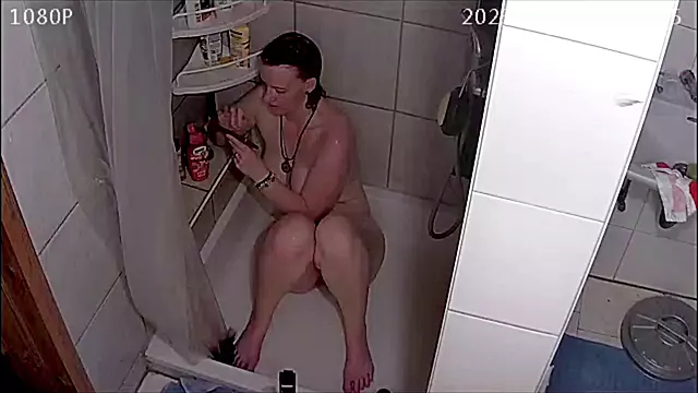 Amateur En El Baño, Pillada Amateur, Masturbacion Amateur, Tetona En El Baño, Milf Tetona