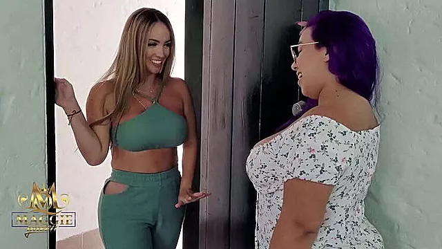 Lesbicas Lambendo Bunda Grande, Coxas Grandes E Peitos, Lesbica Lindas Bunda, Lambendo Cuzinho Da Garota