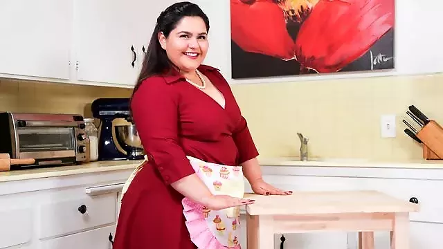 Milf Morena Tetas Naturales, Tetas Enormes, Limpiando Cocina, Masturbacion Con Dildos Bbw