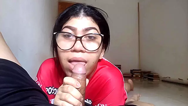 Fumando Y Sexo De Pie Por Detras Con Porrista. Director Tecnico Amateur Latina Homemade - Sexo Oral