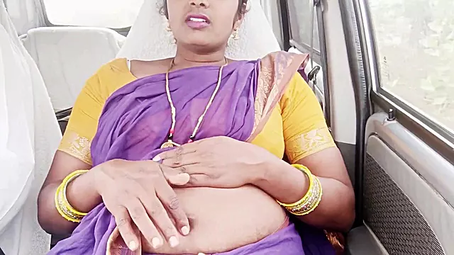 Saree-clad bhabhi gets naughty in the car