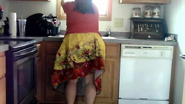 Sexy Bbw Thanksgiving Mom Bakes Cookies - Sexynebbw