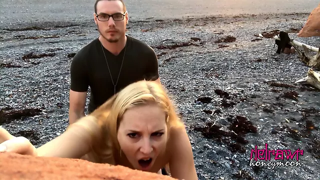 Honey Moon And Delirious Hunter - Amateur Couple Sex On The Beach (nova Scotia)